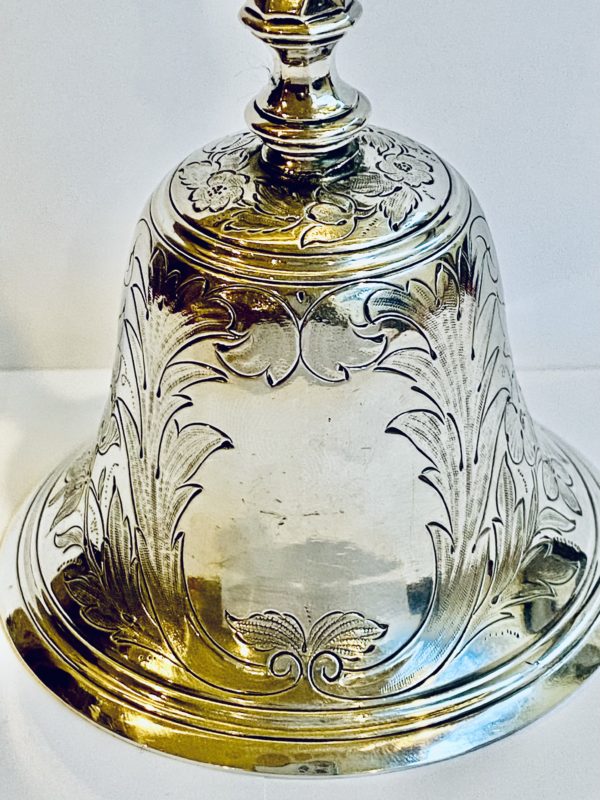 A Fine Early Victorian Sterling Silver Table Bell by John & Henry Lias, London, 1841-2 - Image 2